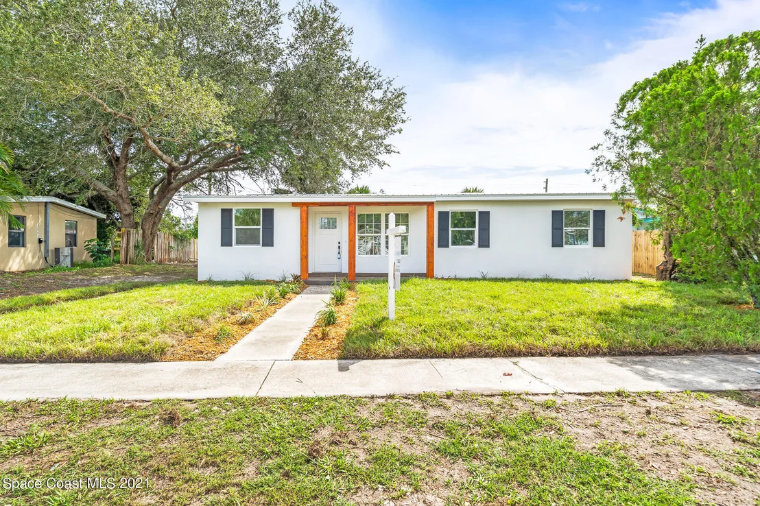 Photo of 1161 Wild Rose Drive NE