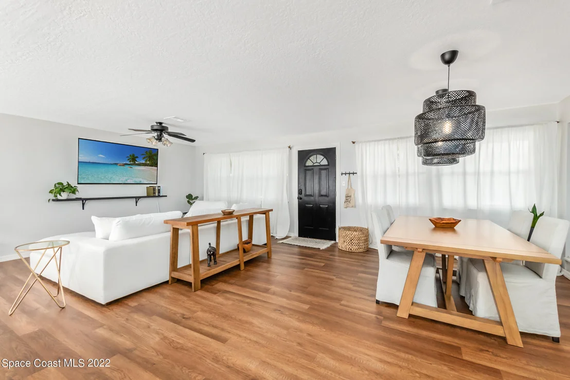 Photo of 1155 Abbey Circle NE