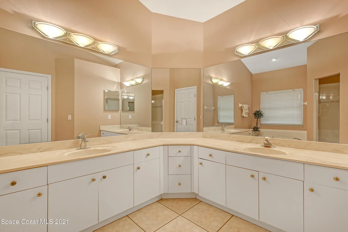 Photo of 703 Peregrine Drive