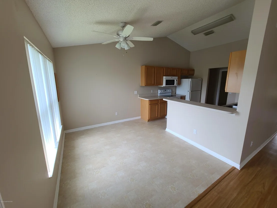 Photo of 1085 Kingfisher Way