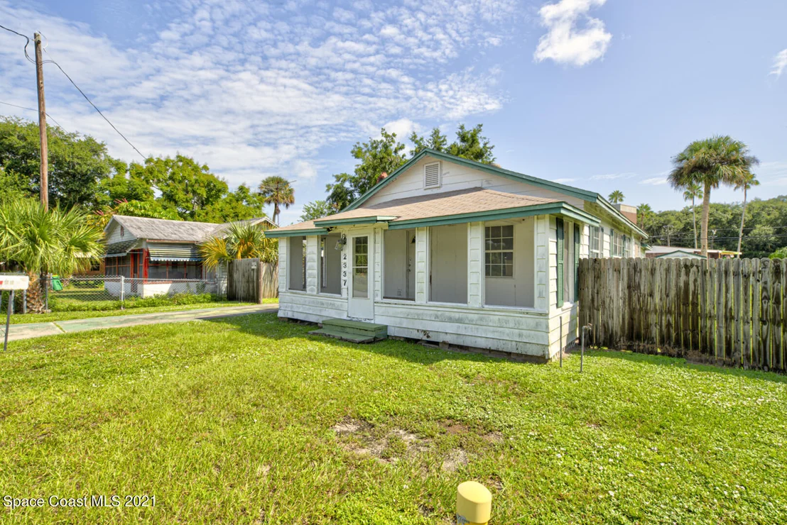 Photo of 2337 Broadway Avenue