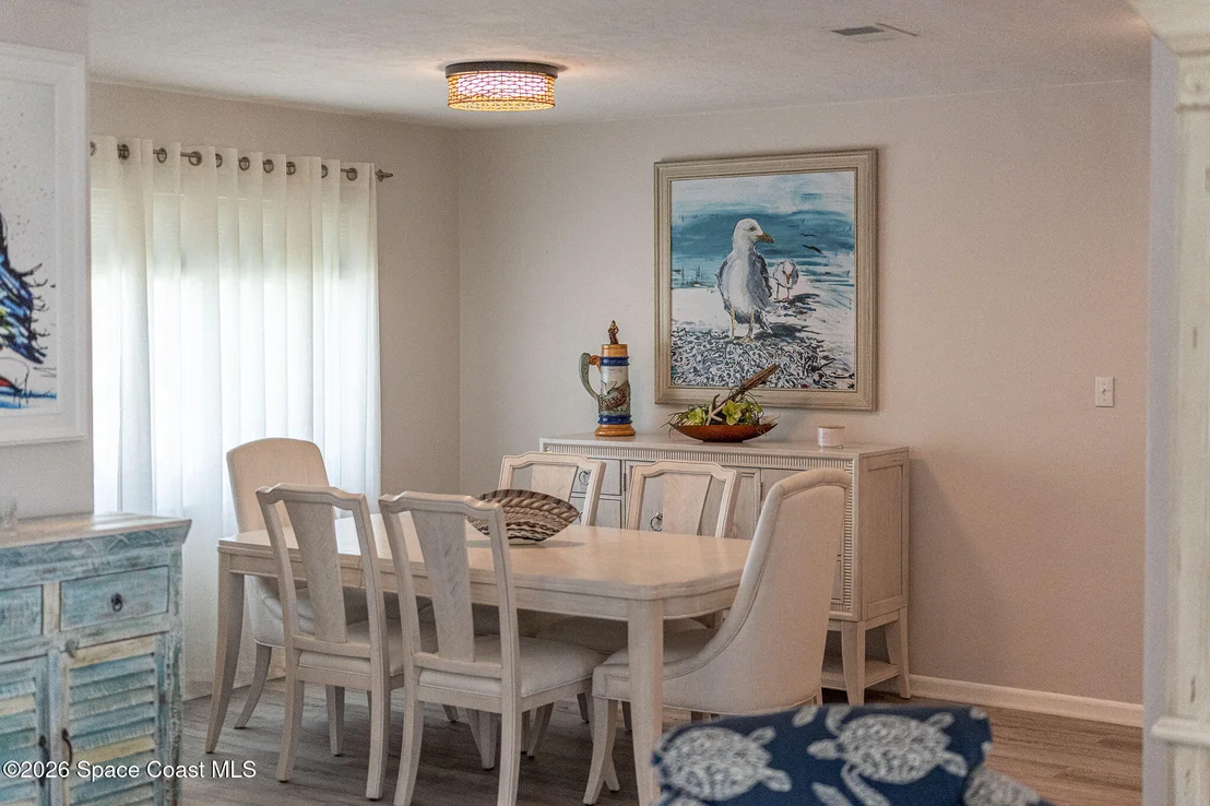 Photo of 452 Cardinal Drive