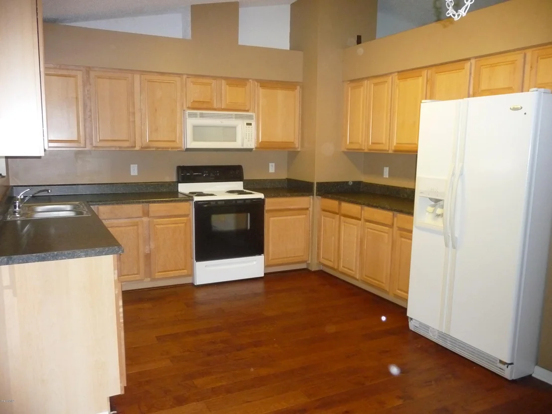 Photo of 880 Yellow Pine Avenue