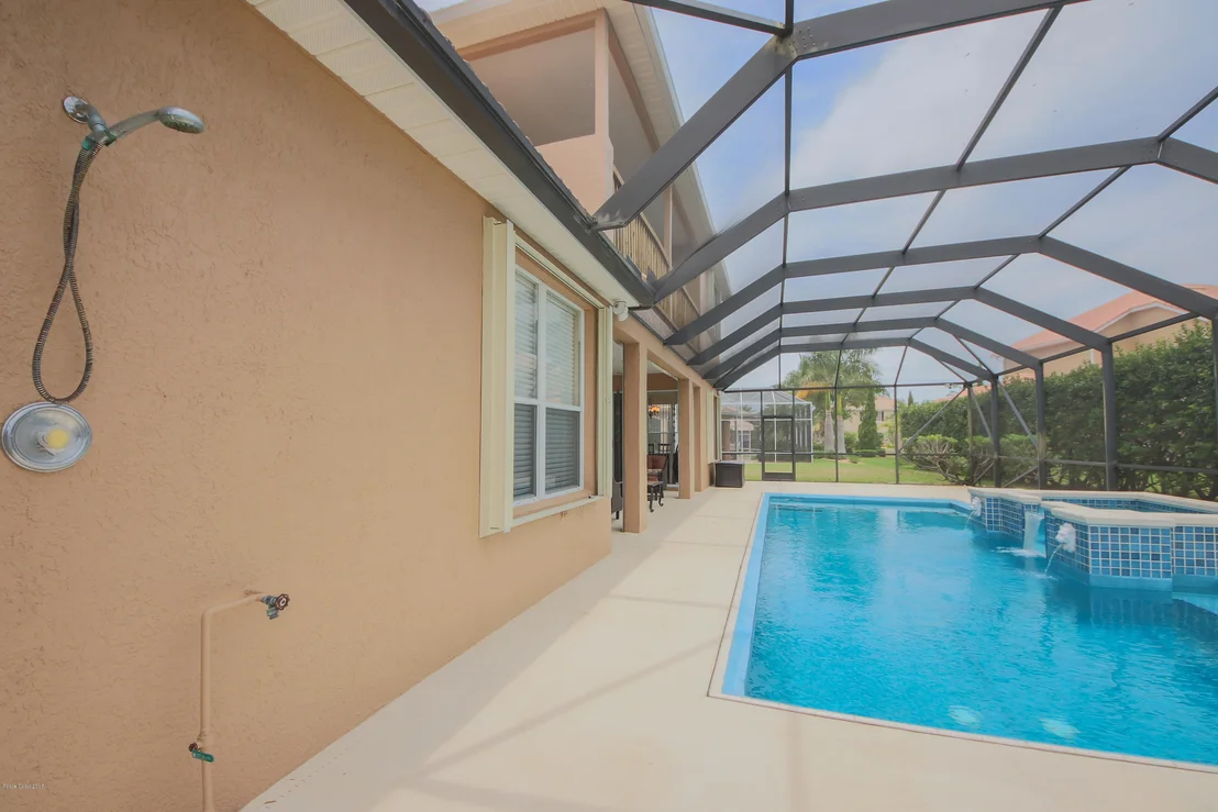 Photo of 885 Chatsworth Drive