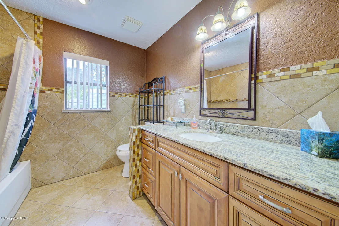 Photo of 1043 Green Road