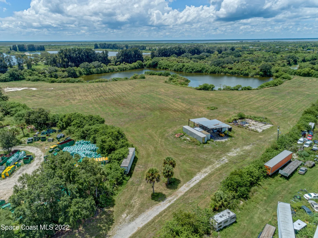 Photo of 555 S Range Road