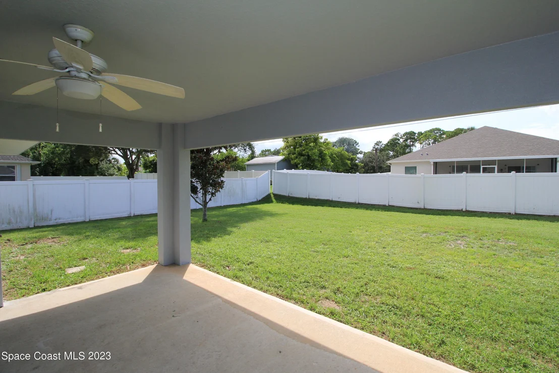 Photo of 492 Eldron Boulevard NE