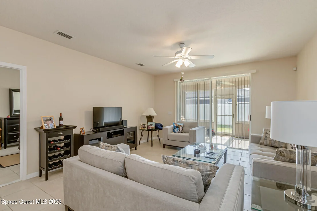 Photo of 881 Benton Drive