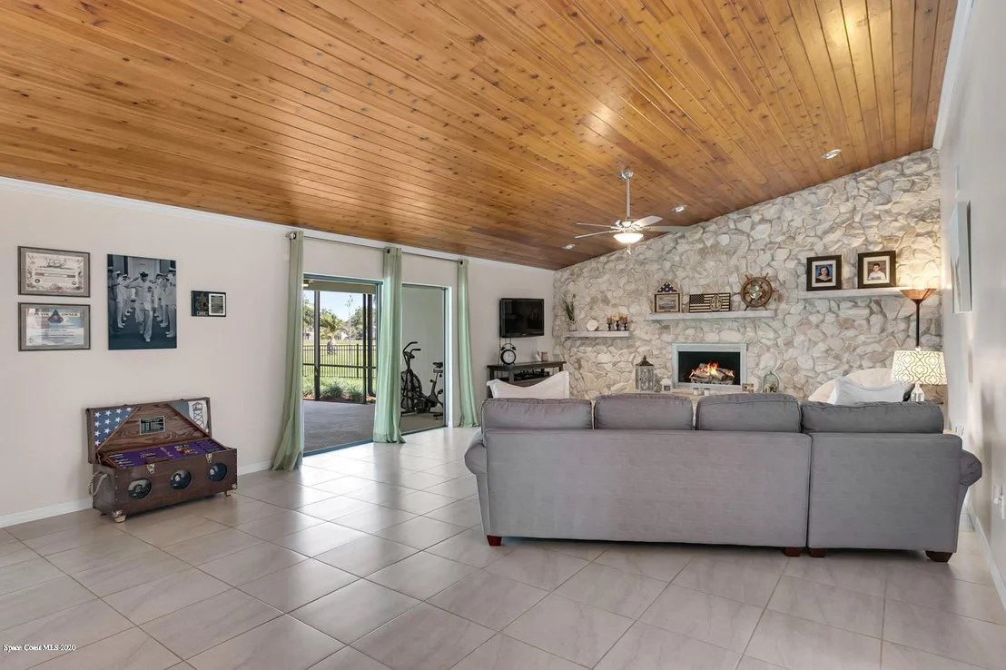 Photo of 980 Long Meadow Lane