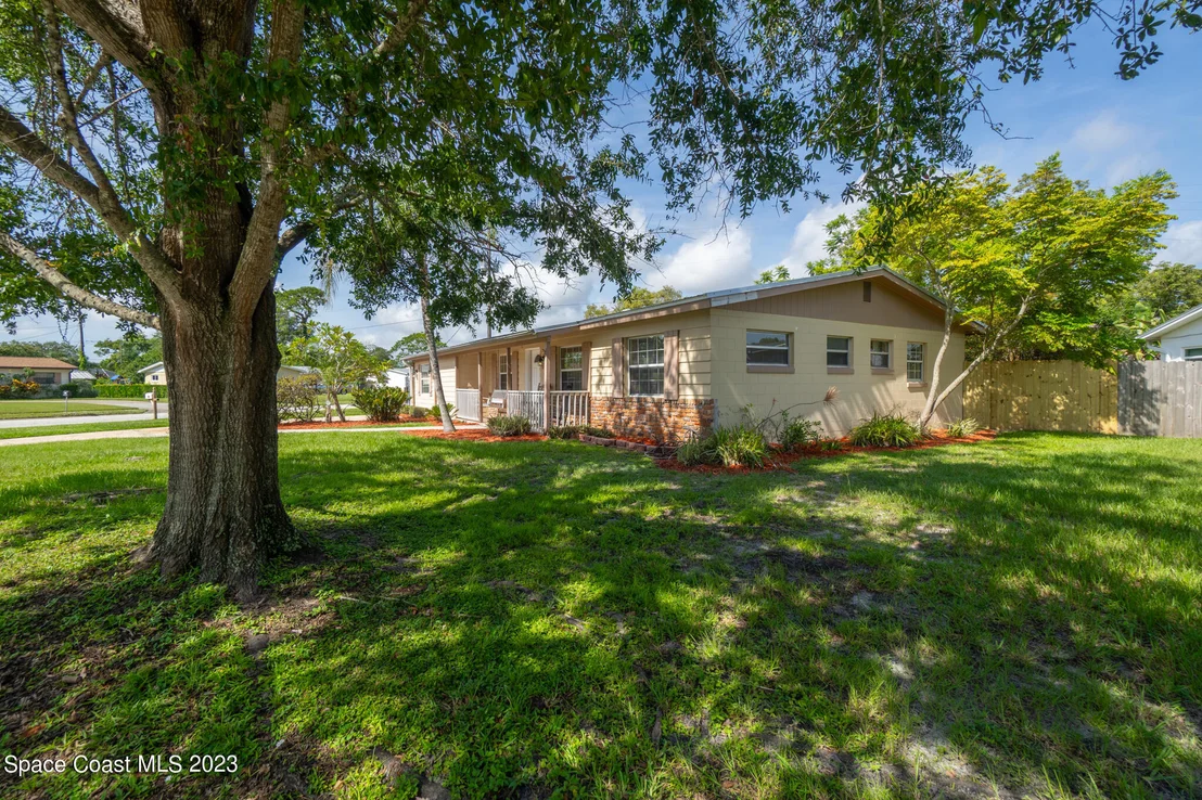 Photo of 964 Kings Post Road