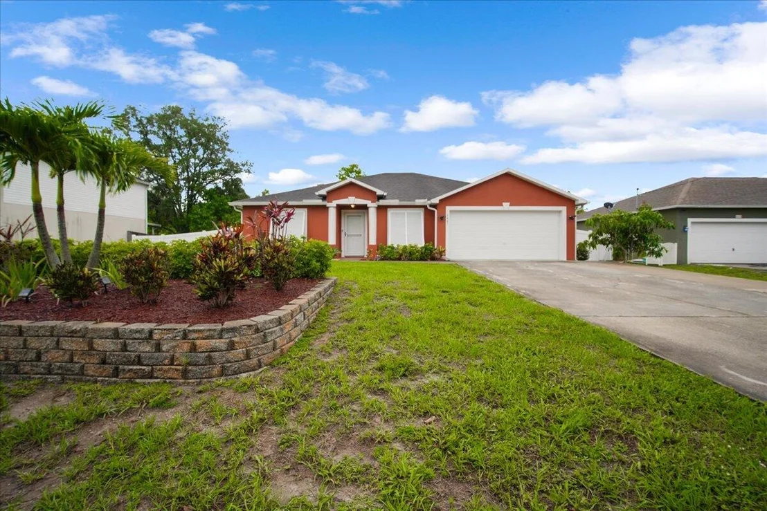 Photo of 6445 Ainsworth Road