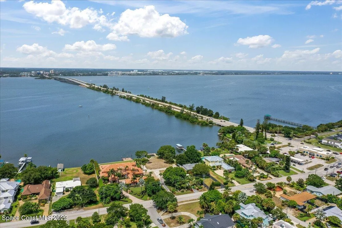 Photo of 300 S Riverside Drive