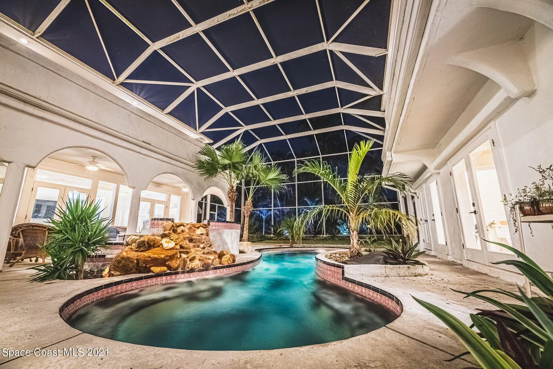 Photo of 472 Peregrine Drive
