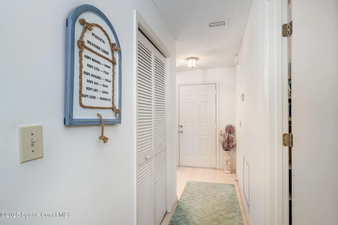 Photo of 1812 Live Oak Drive N