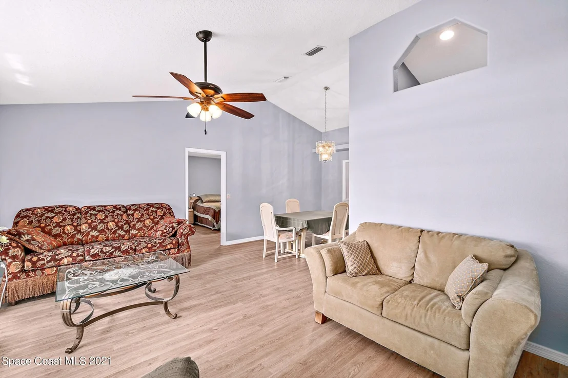 Photo of 1214 Walnut Grove Way