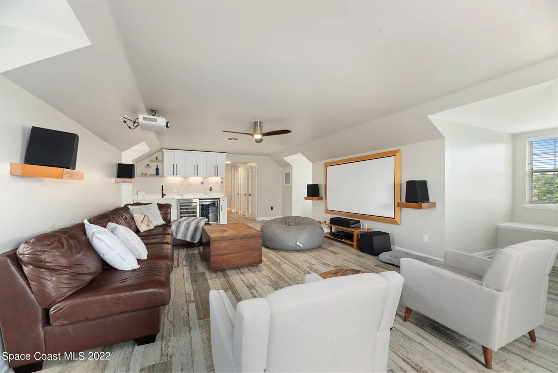 Photo of 416 Riverview Lane