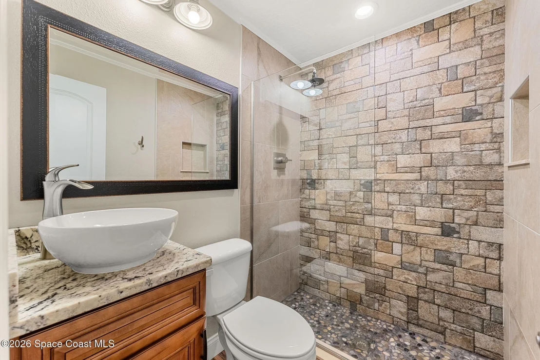 Photo of 5687 Holden Road