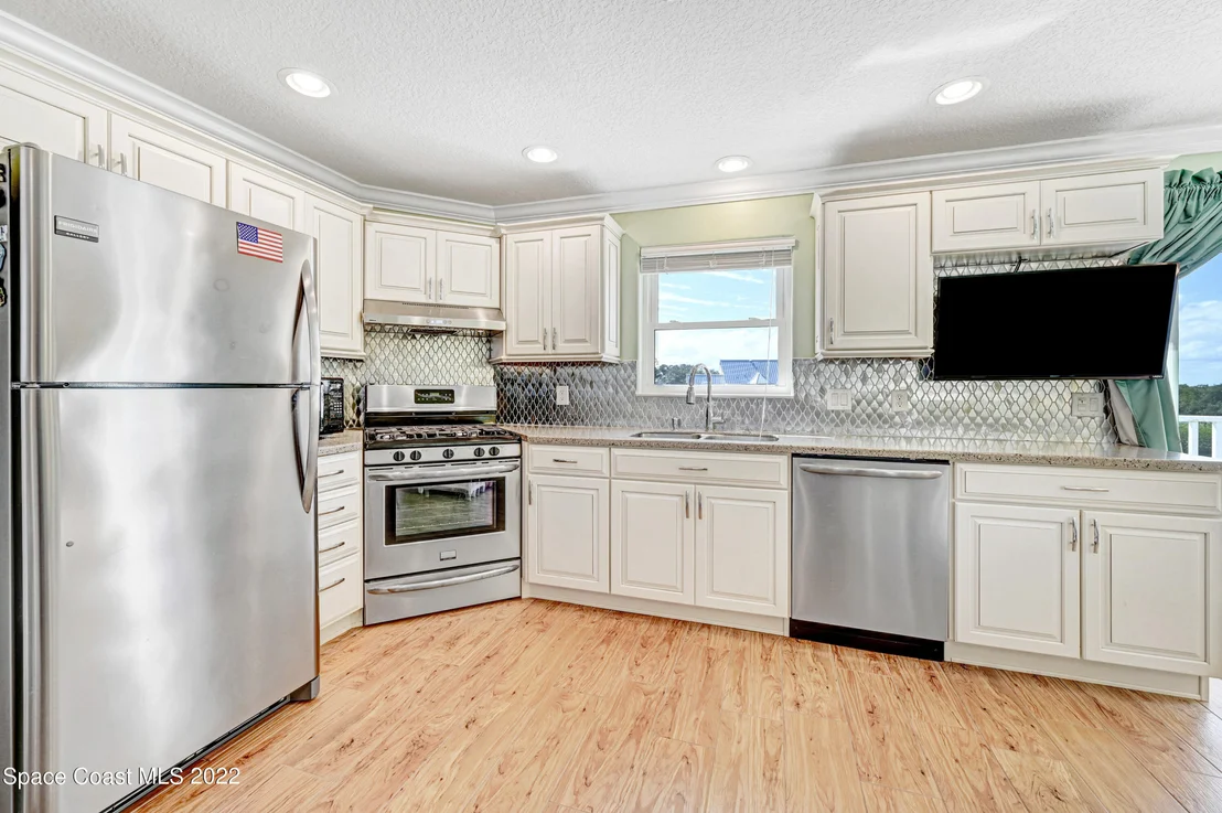 Photo of 414 Thrush Drive