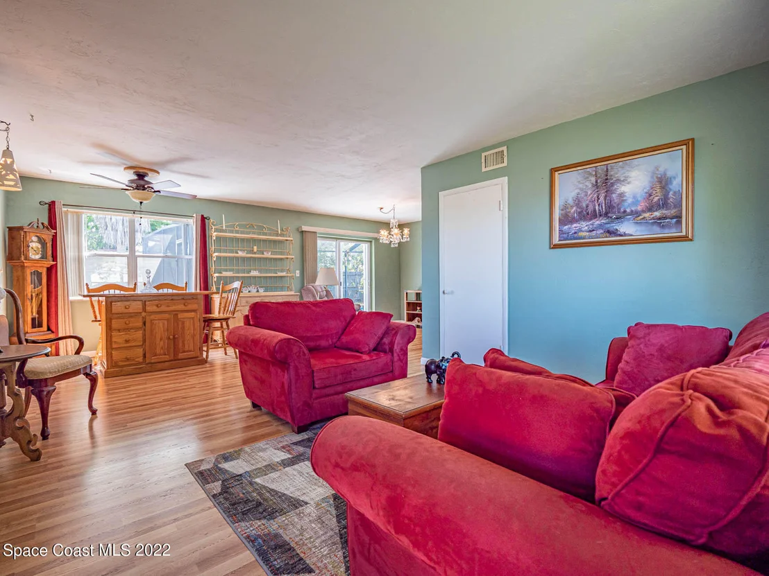 Photo of 931 Bianca Drive NE