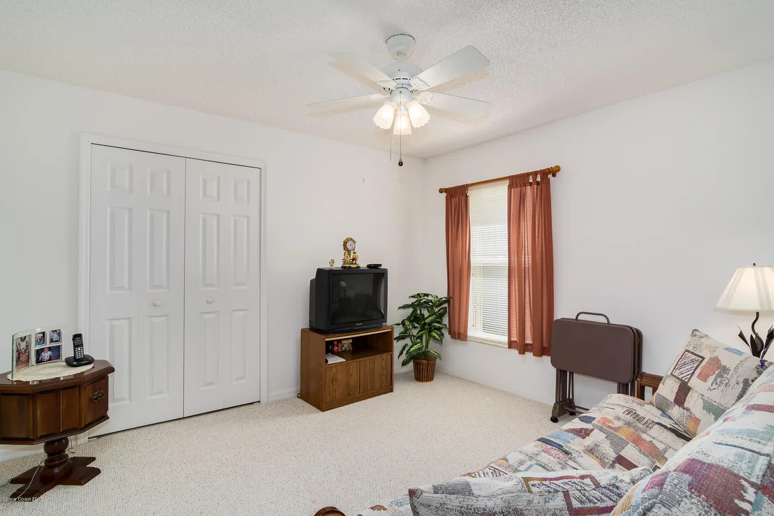 Photo of 1165 White Oak Circle