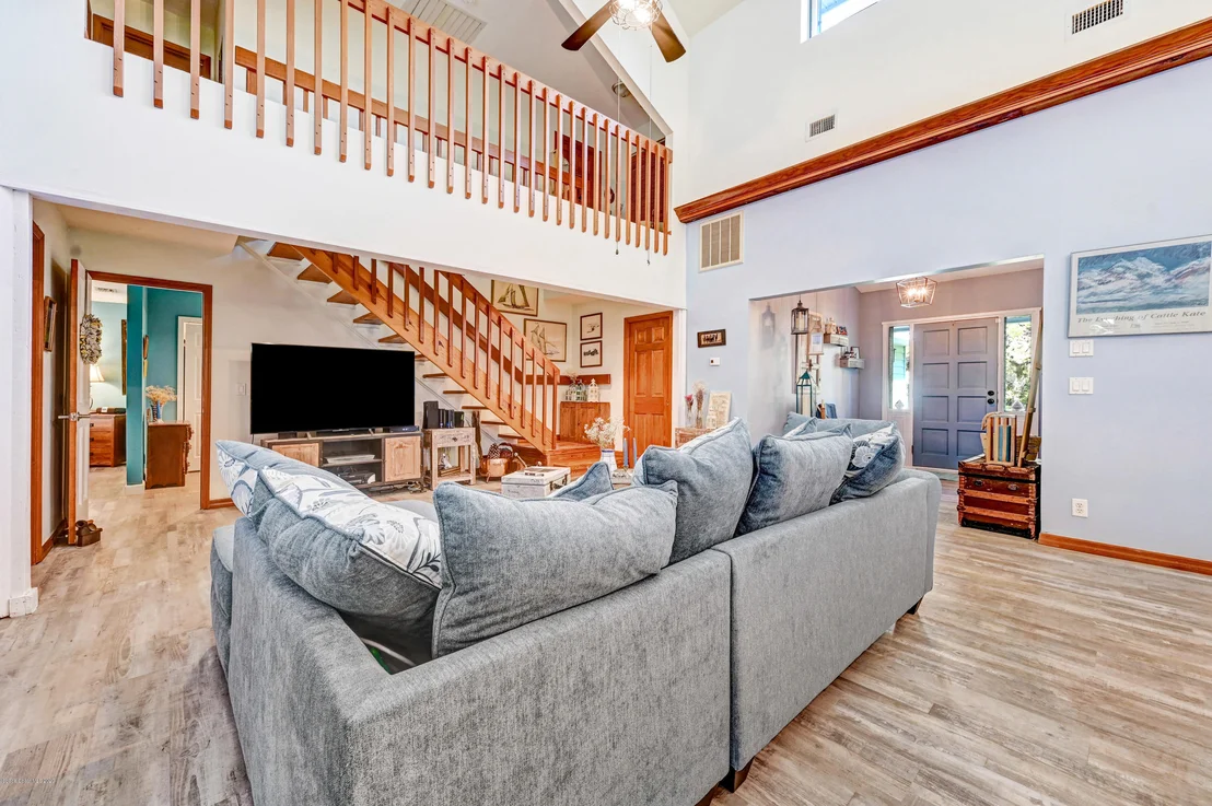 Photo of 255 Cardinal Drive
