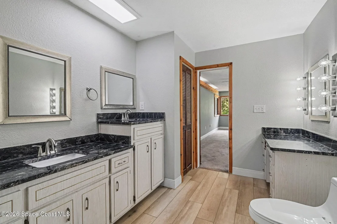 Photo of 2650 Lagrange Road
