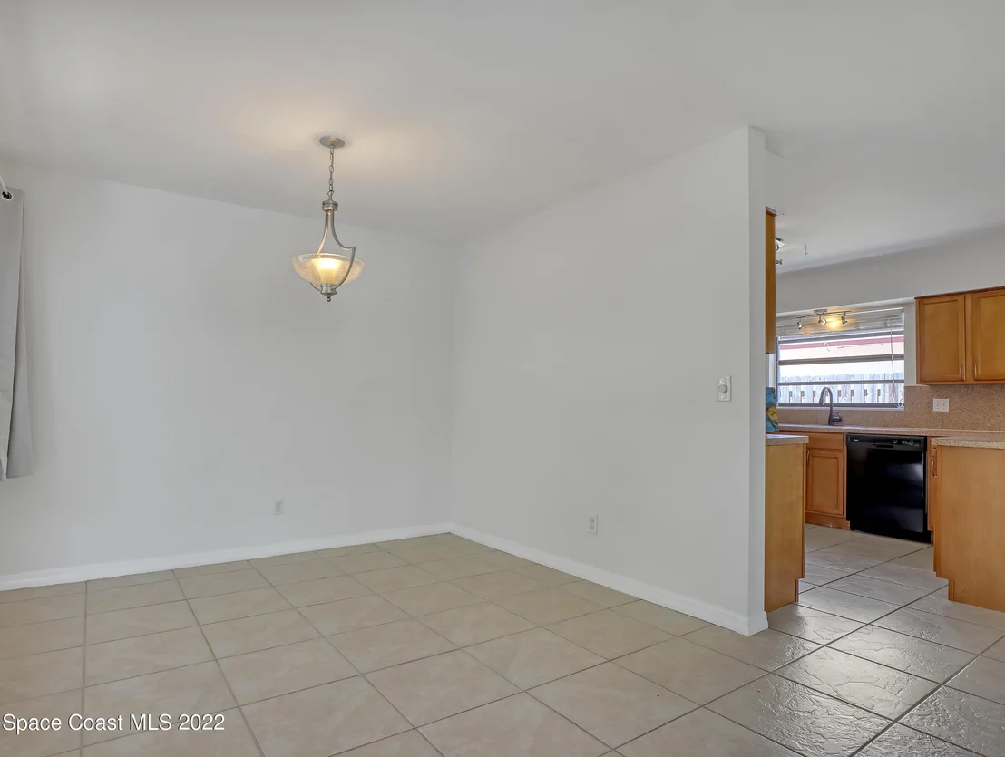 Photo of 619 N Robert Way