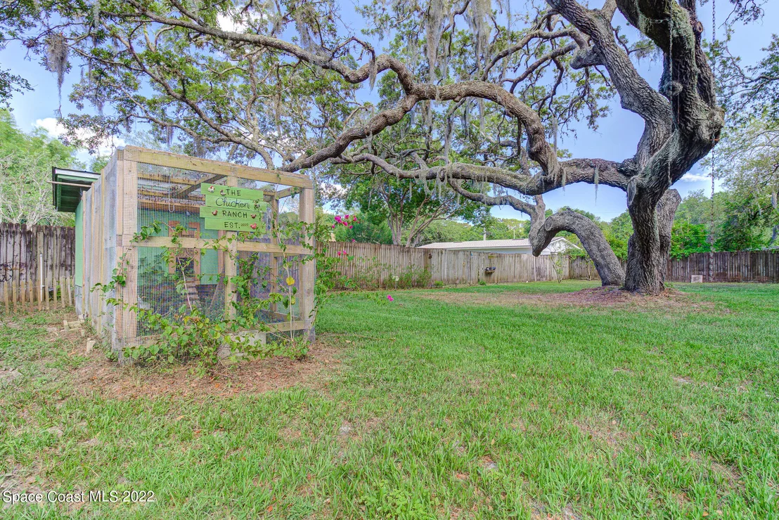 Photo of 2777 Pine Avenue