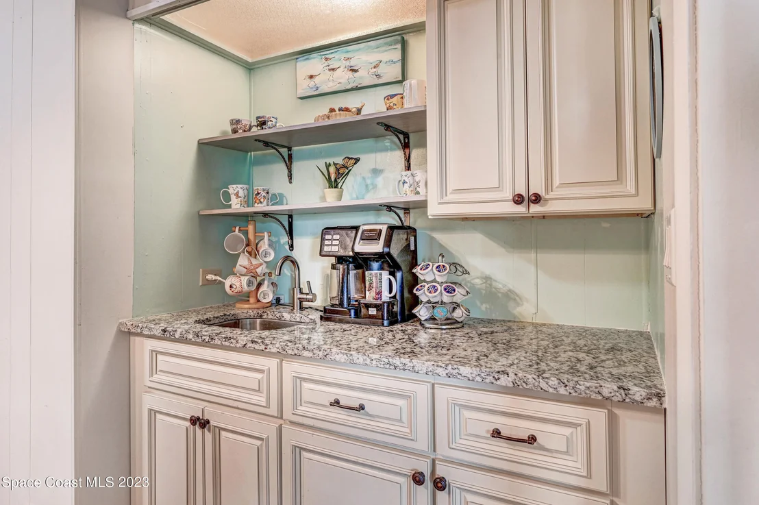 Photo of 2311 Coconut Palm Drive NE