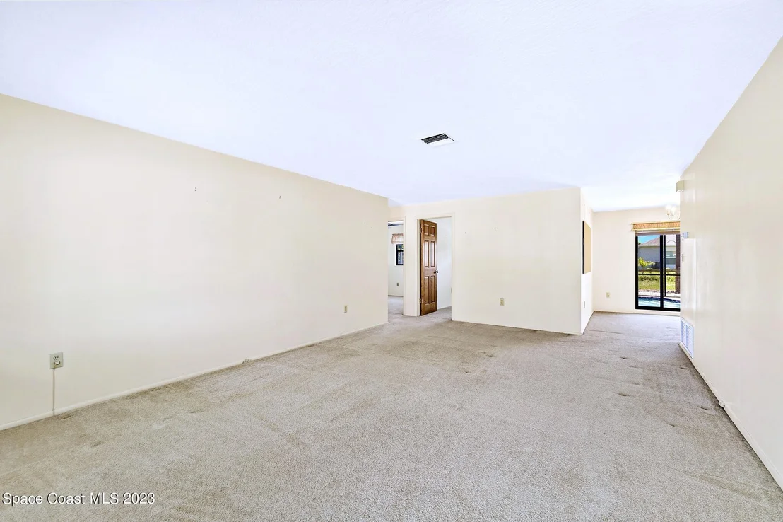 Photo of 899 Jefferson Road