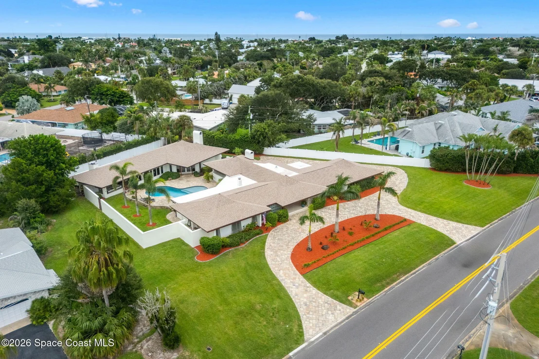 Photo of 207 Riverside Drive