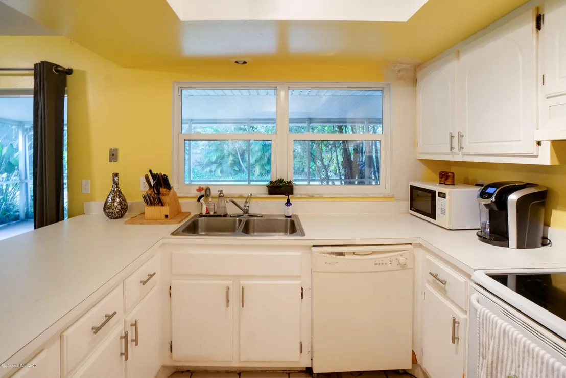 Photo of 1266 NE Cabot Drive NE