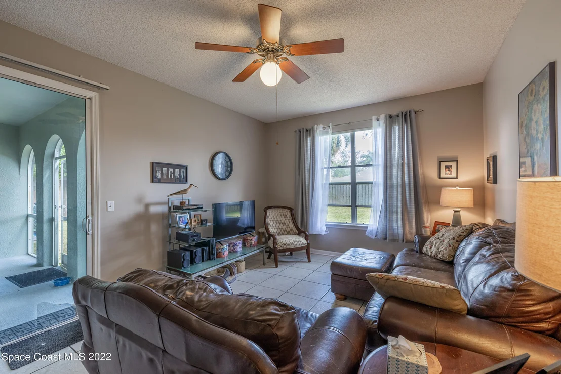 Photo of 2415 Mountain View Avenue