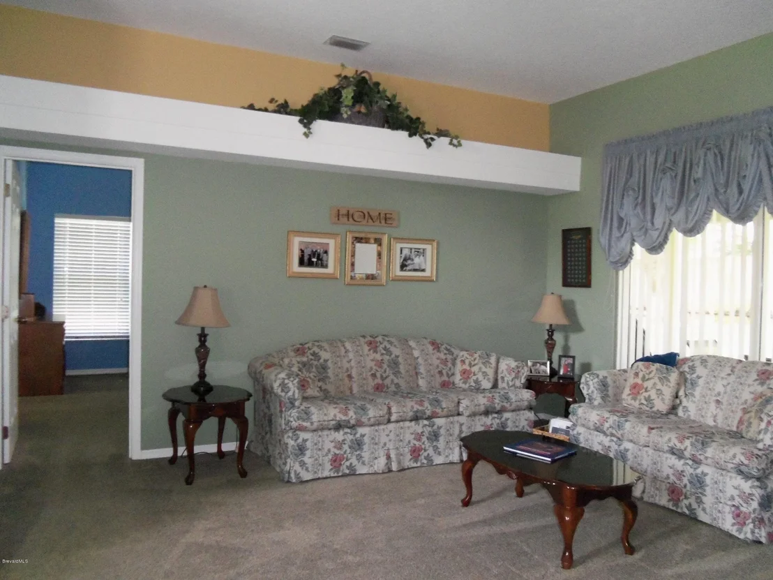 Photo of 975 Pelican Lane