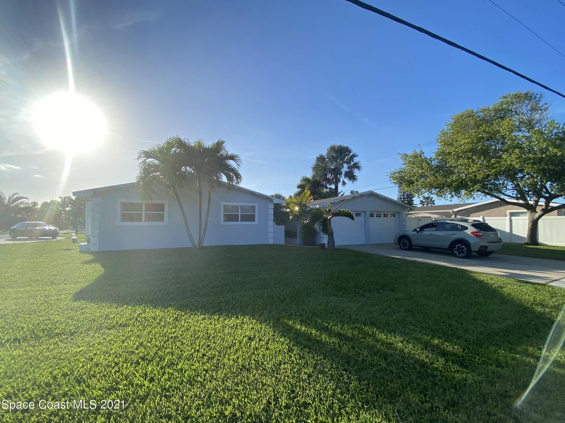 Photo of 400 Cinnamon Drive