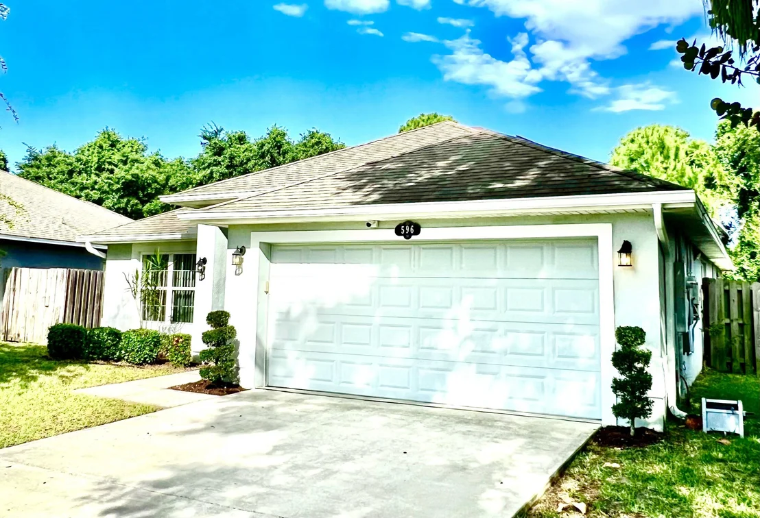 Photo of 596 Mason