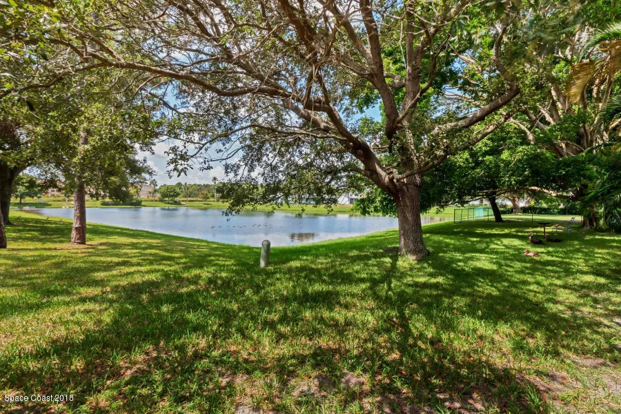 Photo of 295 Oak Lake Road