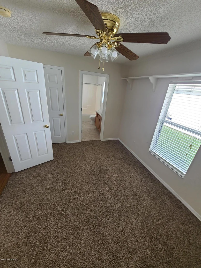 Photo of 1085 Kingfisher Way