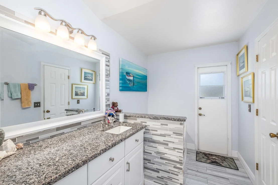 Photo of 3351 Lake View Circle