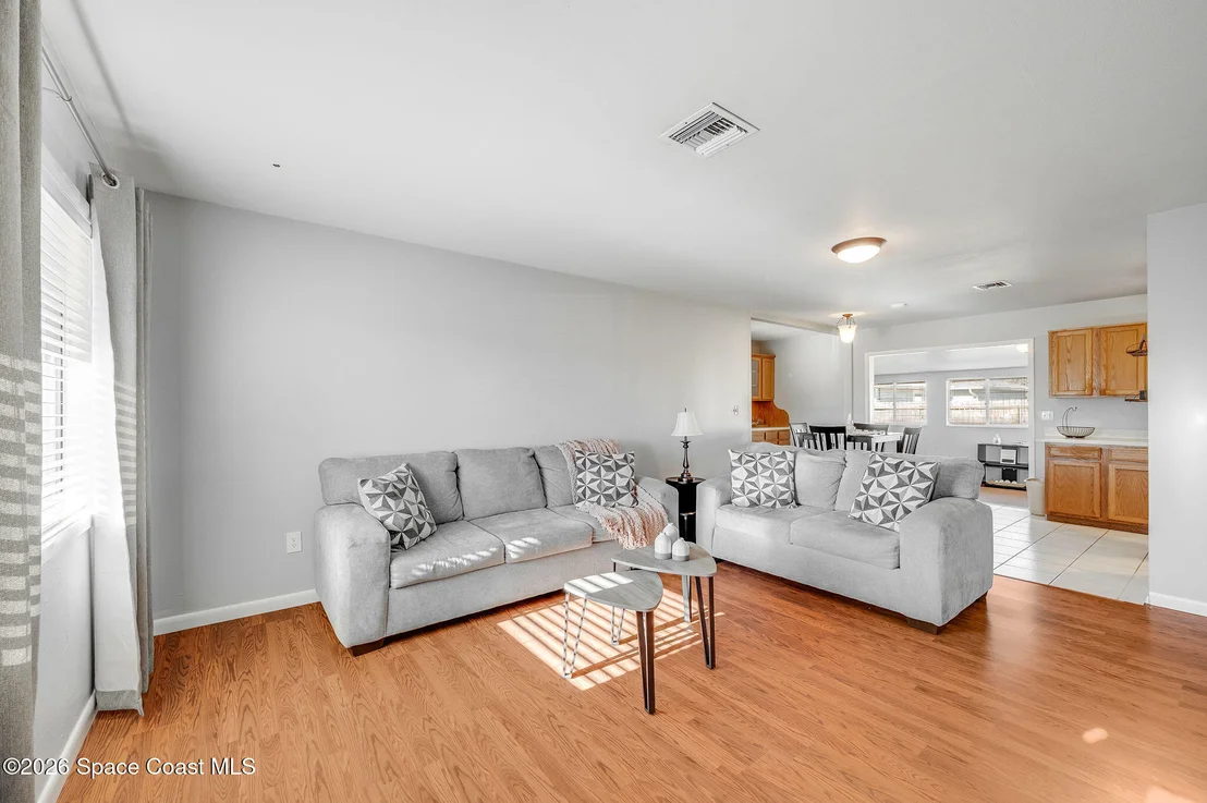 Photo of 995 Eyerly Lane NE