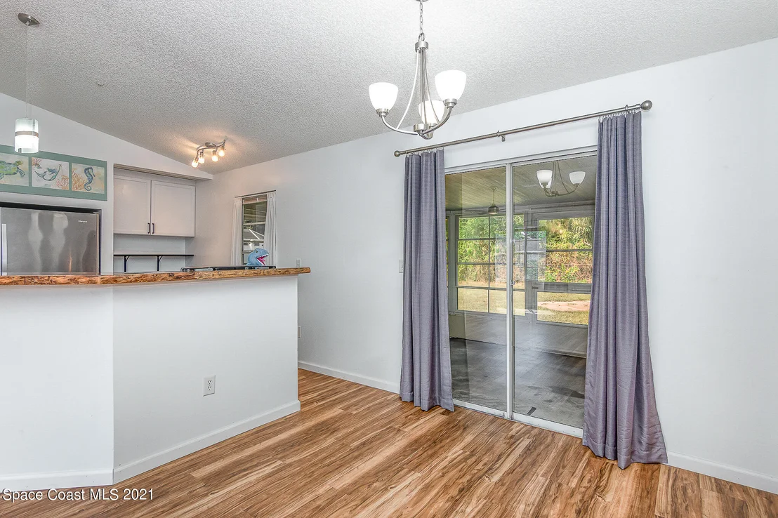 Photo of 5590 Fairbridge Street