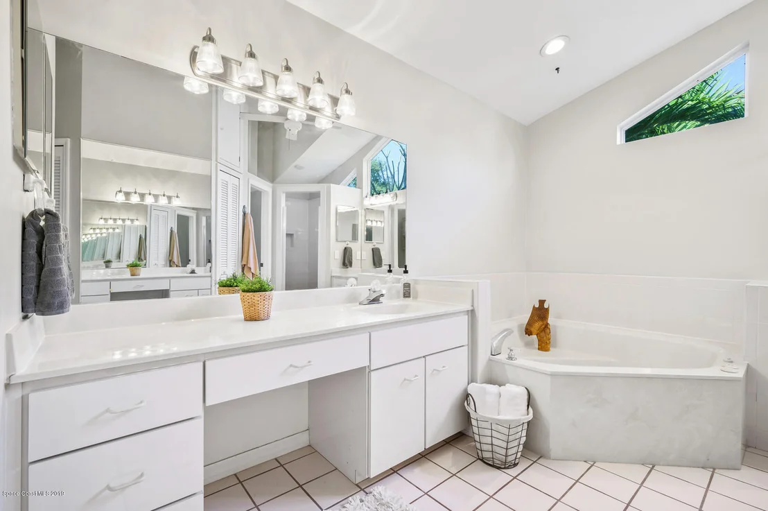 Photo of 393 Peregrine Drive