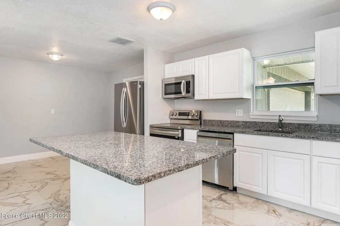 Photo of 1541 Spruce Road