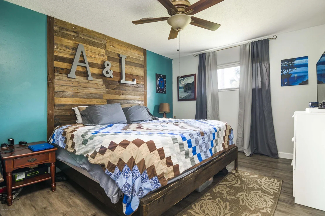 Photo of 1055 La Paloma Drive