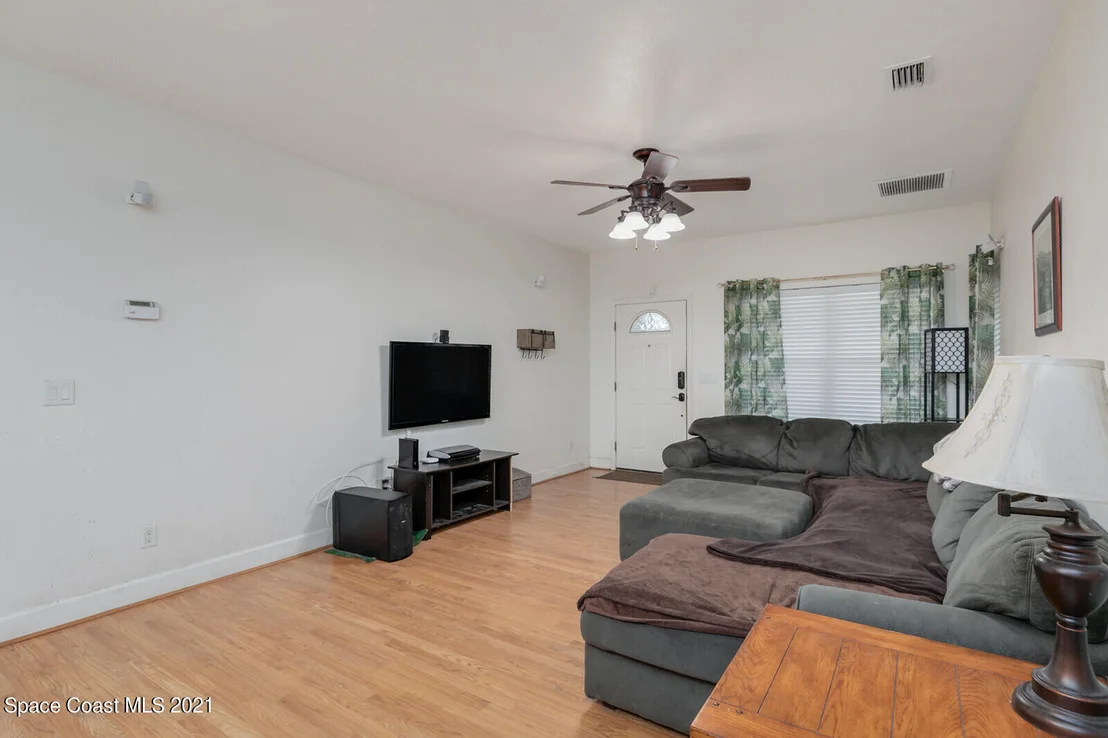 Photo of 1397 Miller Street NE