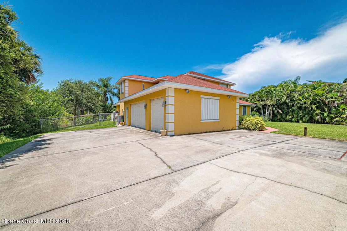 Photo of 160 River Drive