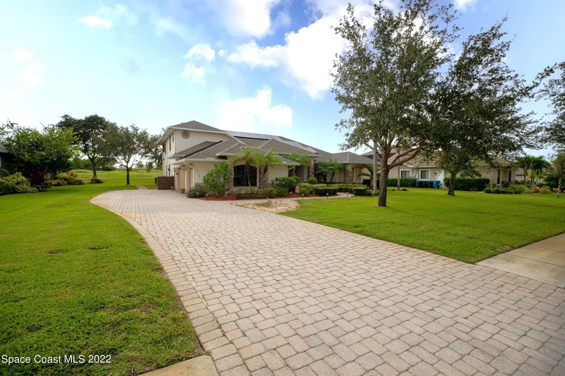 Photo of 2112 Windbrook Drive SE