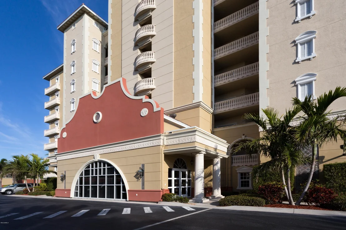Photo of Unit 304 at 4975 NE Dixie Highway