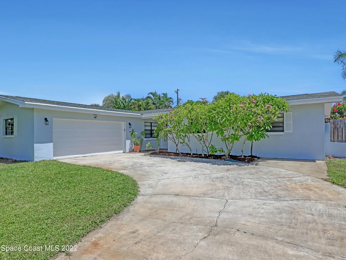 Photo of 619 N Robert Way