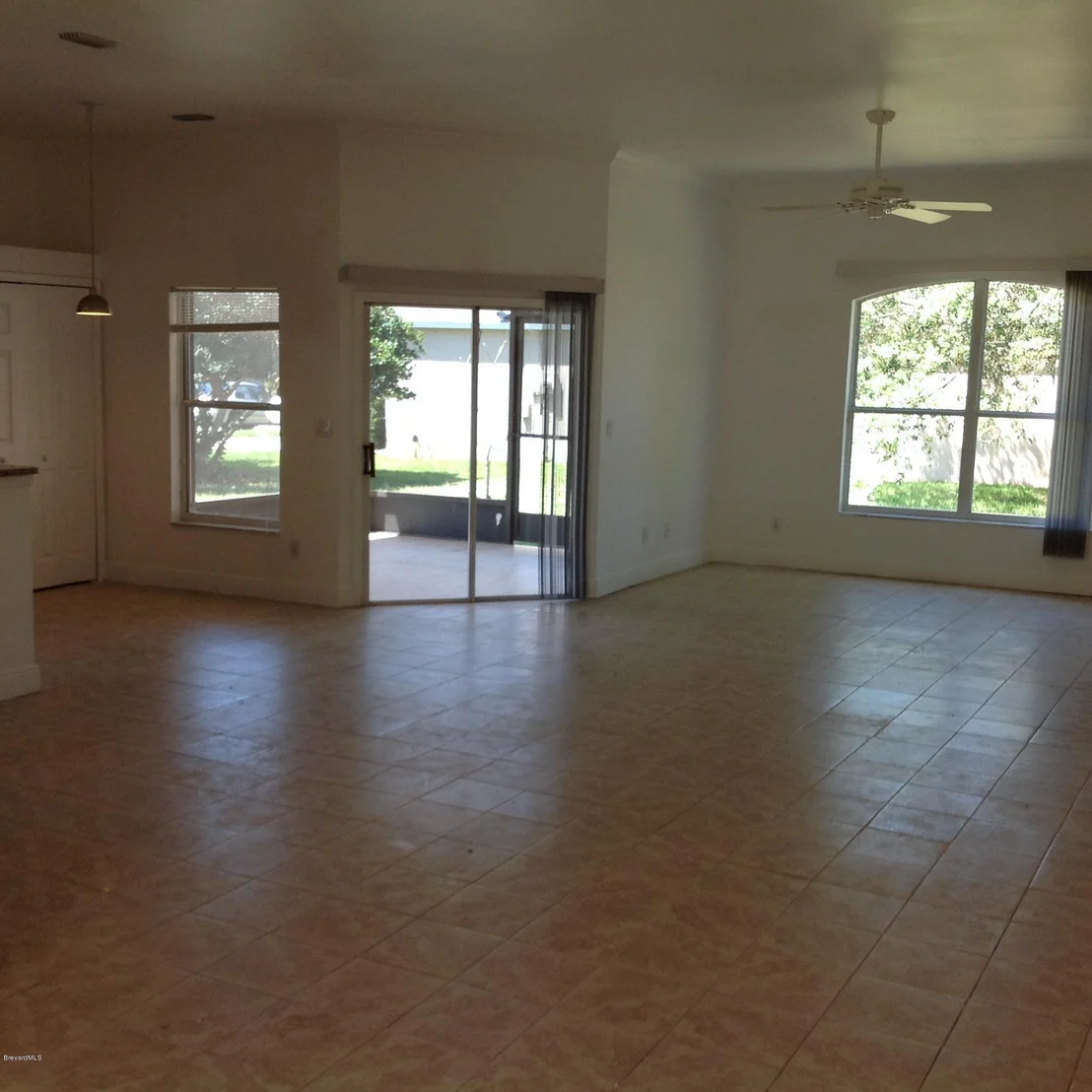 Photo of 890 Villa Drive